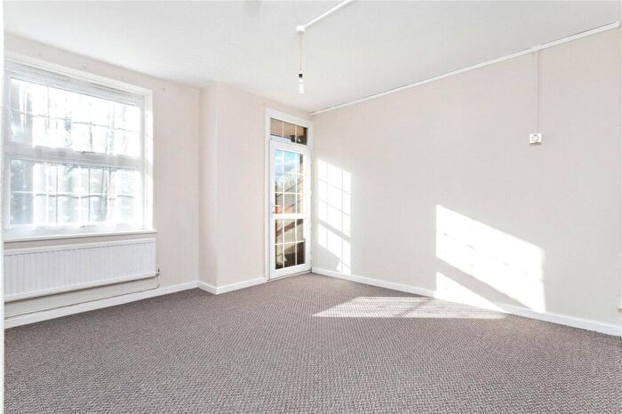 2 Bedroom Apartment For Sale In Lordship Road, London, N16