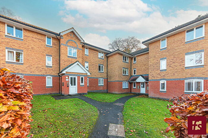 1 Bedroom Apartment To Rent In Masefield Gardens, Crowthorne, Berkshire, RG45
