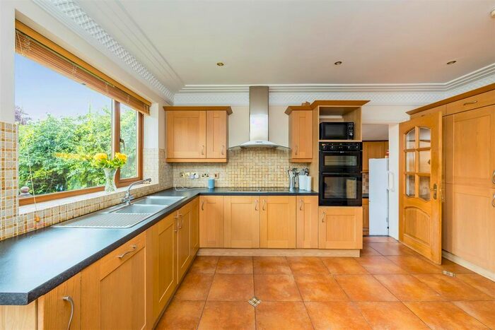 4 Bedroom Detached House For Sale In Graham Avenue, Patcham, Brighton, BN1