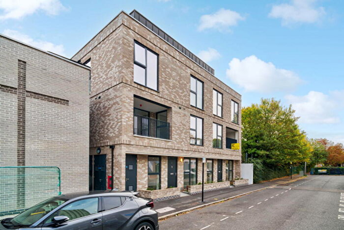 3 Bedroom Flat For Sale In Staunton Street, SE8