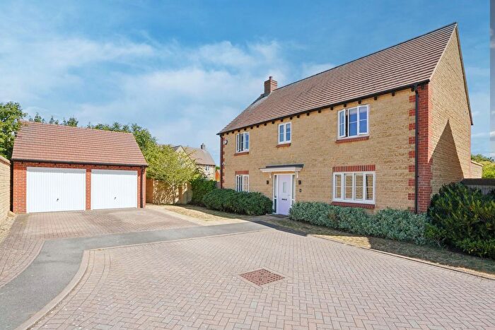 4 Bedroom Detached House For Sale In Bramley Close, Southmoor, OX13