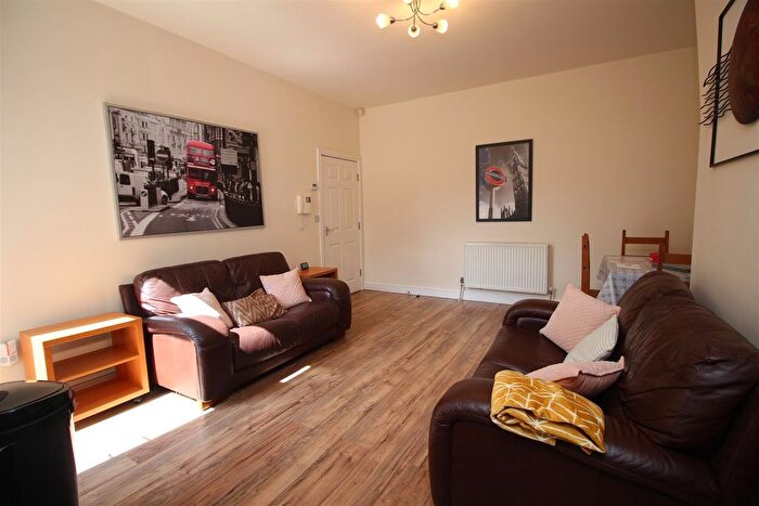 3 Bedroom Flat To Rent In Glenthorn Road, Jesmond, Newcastle Upon Tyne, NE2