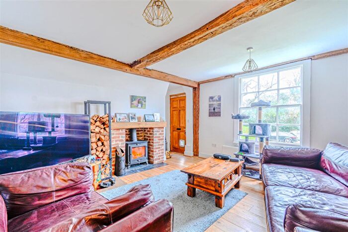 4 Bedroom Semi-detached House For Sale In Silverhill, Robertsbridge, TN32