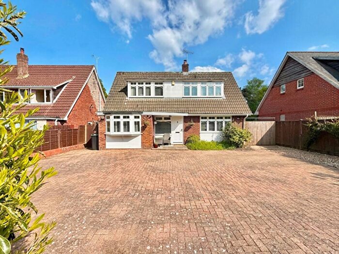 4 Bedroom Chalet For Sale In Butts Ash Lane, Hythe, SO45