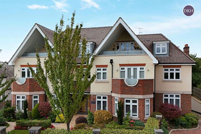 2 Bedroom Flat To Rent In Finch Lane, Bushey, Hertfordshire, WD23