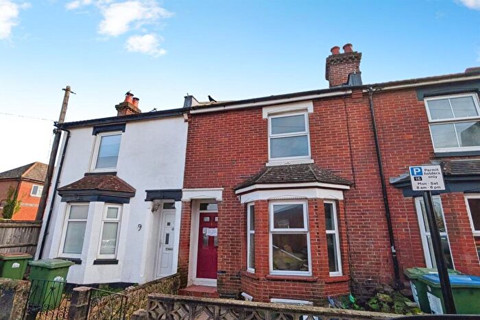 3 Bedroom House To Rent In Howards Grove, SO15