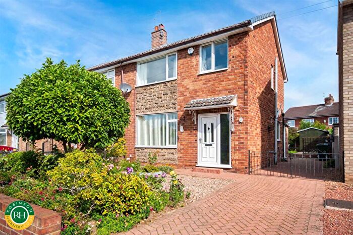 3 Bedroom Semi-Detached House For Sale In Sunnyside, Edenthorpe, Doncaster, DN3