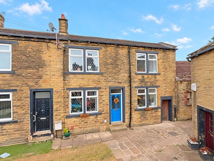 3 Bedroom End Of Terrace House For Sale In Beaumont Square, Pudsey, LS28
