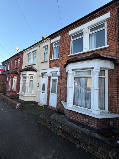 2 Bedroom Property To Rent In Riverhead, Sevenoaks, Kent, TN13