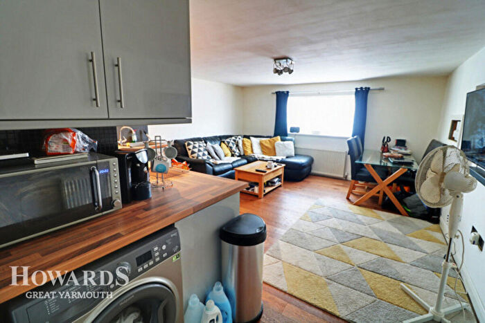 2 Bedroom Terraced House For Sale In Deneside, Great Yarmouth, NR30