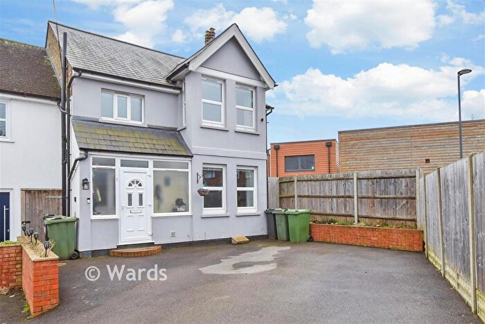 3 Bedroom Semi Detached House For Sale In Tonbridge Road, Maidstone, Kent, ME16