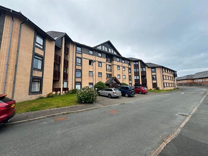 2 Bedroom Flat For Sale In Gerddi Rheidol, Trefechan, Aberystwyth, SY23