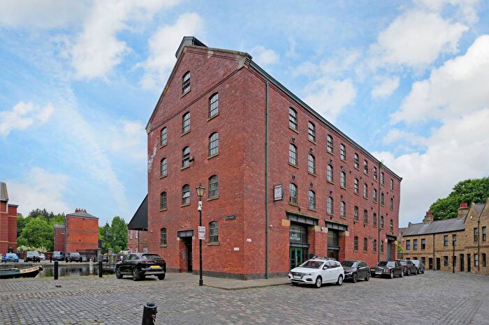 2 Bedroom Flat For Sale In The Warehouse, Victoria Quays, Sheffield, S2