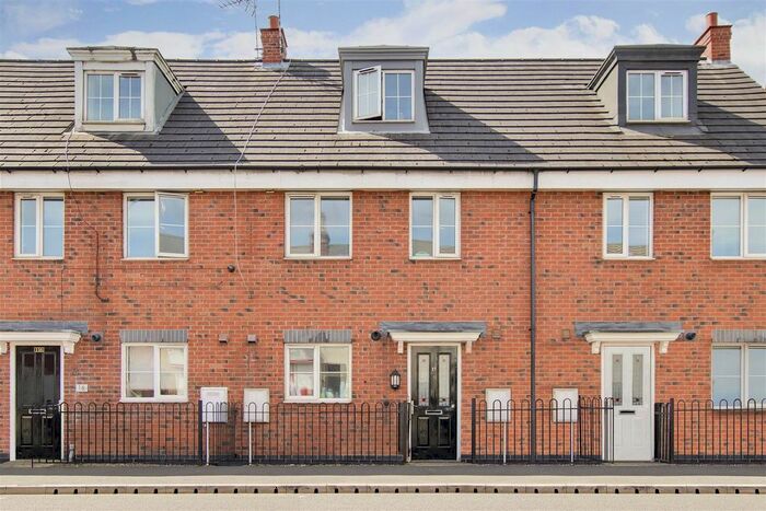 3 Bedroom Town House To Rent In Yeomans Parade, Carlton, Nottinghamshire NG4