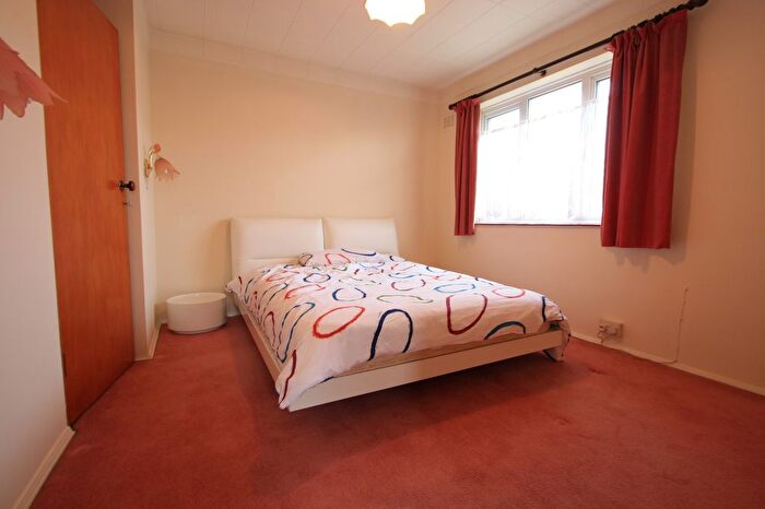 4 Bedroom Flat To Rent In Edmund Road, Mitcham, CR4