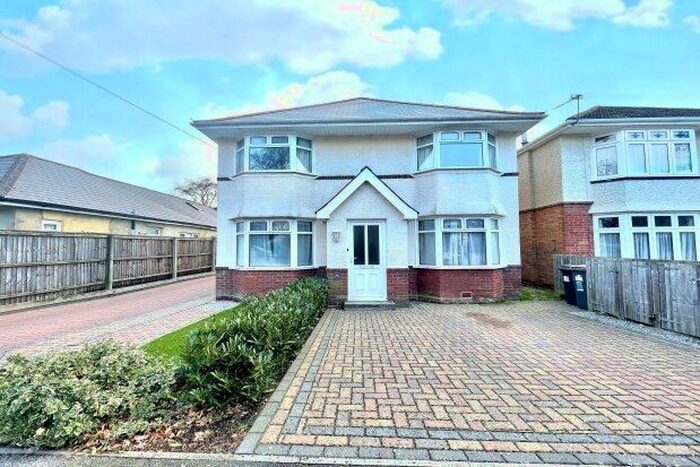 2 Bedroom Flat To Rent In Redhill Drive, Bournemouth, BH10