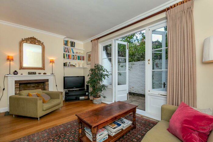 2 Bedroom Maisonette To Rent In Edith Grove, London, SW10