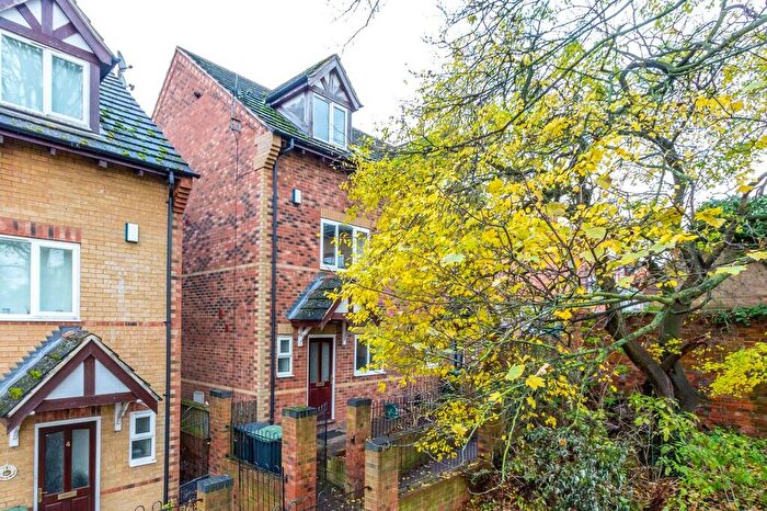 3 Bedroom Semi-Detached House To Rent In Evelyn Walk, Raunds, NN9