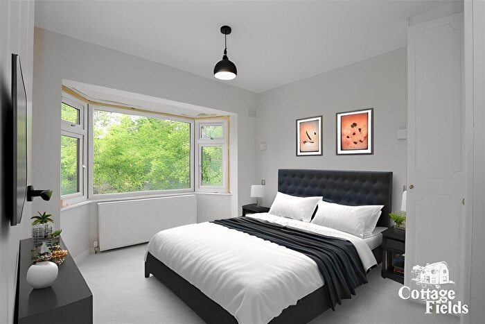 5 Bedroom Property To Rent In Orchard Way, Enfield, EN1