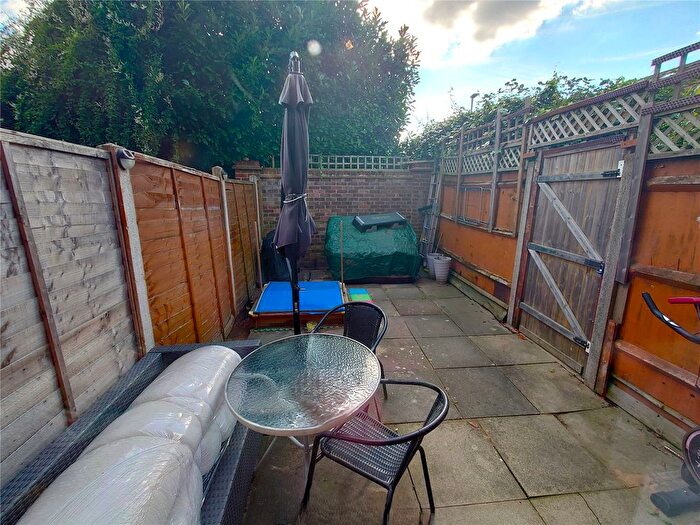 1 Bedroom End Of Terrace House For Sale In Rodmell Close, Hayes, Greater London, UB4
