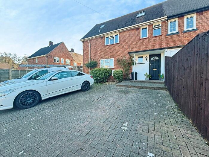 4 Bedroom Semi-Detached House For Sale In *Investors Only* Hythe, Southampton, SO45