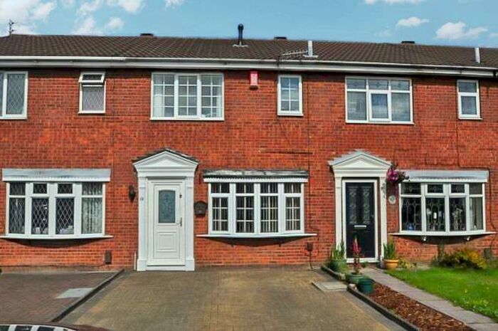 2 Bedroom Town House To Rent In Staveley Close, Bucknall, Stoke-On-Trent, ST2