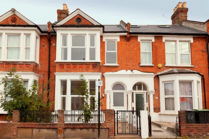 3 Bedroom Flat To Rent In Beatrice Road, N4