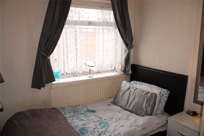 3 Bedroom Semi-Detached House For Sale In Wash Lane, Birmingham, West Midlands, B25