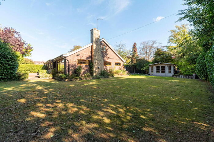 4 Bedroom Detached House To Rent In Darlow Drive, Biddenham, Bedford, MK40
