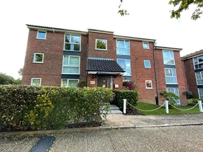 Studio To Rent In Aylsham Drive, Ickenham, UB10