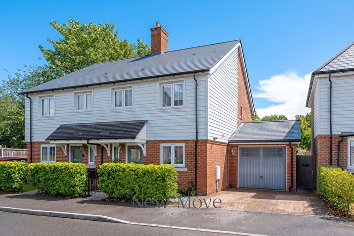 3 Bedroom Semi Detached House For Sale In The Glebe, Yalding, Maidstone, ME18