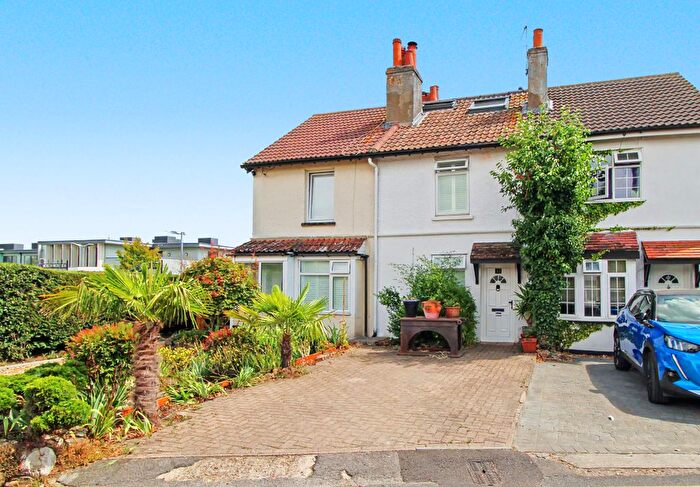 3 Bedroom Cottage For Sale In Pleasant Place, Hersham Village, KT12