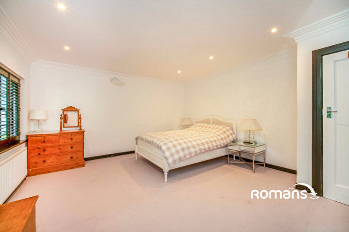 2 Bedroom Flat To Rent In Broomfield Park, Sunningdale, Berkshire, SL5