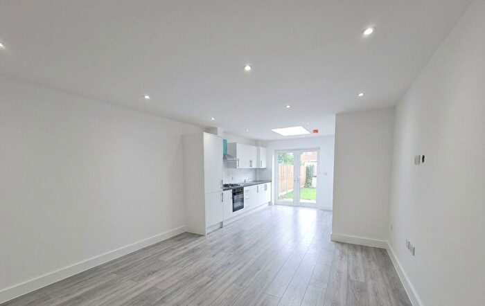 3 Bedroom Semi Detached House To Rent In North Road, West Drayton, UB7