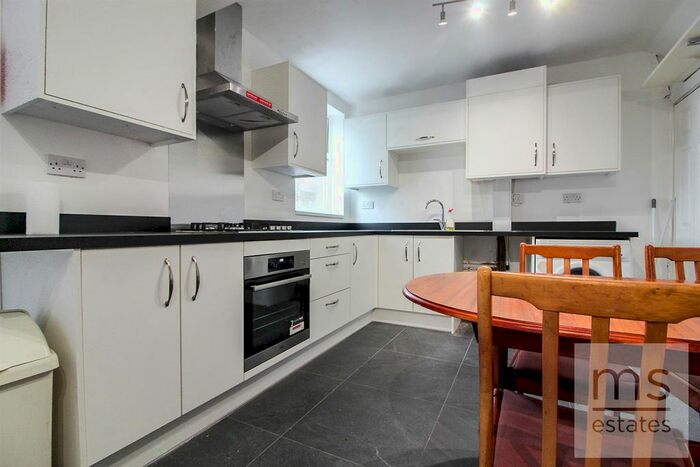 4 Bedroom Semi-Detached House To Rent In Welby Avenue, Lenton, Nottingham NG7