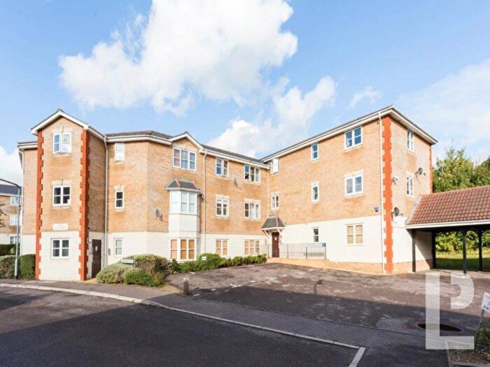 2 Bedroom Flat To Rent In Burrows Chase, Waltham Abbey, Essex, EN9
