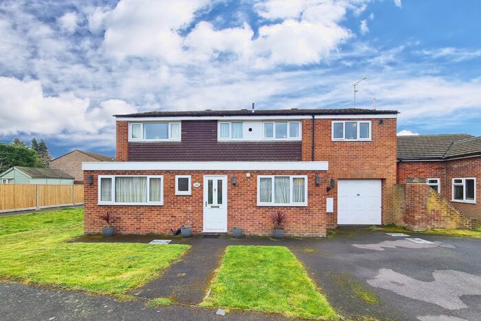 4 Bedroom Semi-Detached House To Rent In Peppard Road, Emmer Green, Reading, Berkshire, RG4