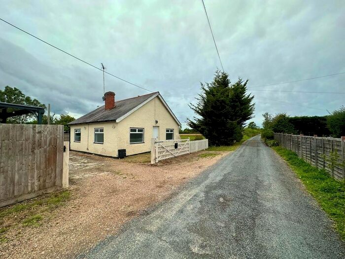 2 Bedroom Bungalow For Sale In Latchingdon, CM3