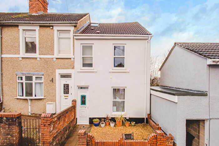 4 Bedroom End Of Terrace House For Sale In Swindon, Wiltshire, SN1