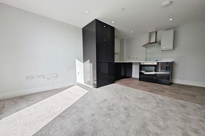 1 Bedroom Flat To Rent In Canal Walk, Southampton, SO14