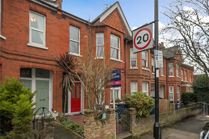 4 Bedroom Flat To Rent In Murray Road, London, W5