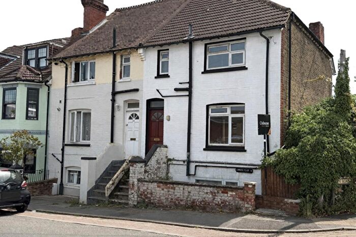 3 Bedroom Maisonette For Sale In Halimote Road, Aldershot, GU11