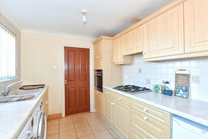 3 Bedroom End Of Terrace House For Sale In Lubbock Close, Maidstone, Kent, ME15