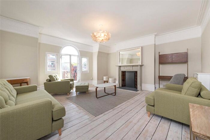 4 Bedroom Flat To Rent In Fortune Green Road, West Hampstead, NW6