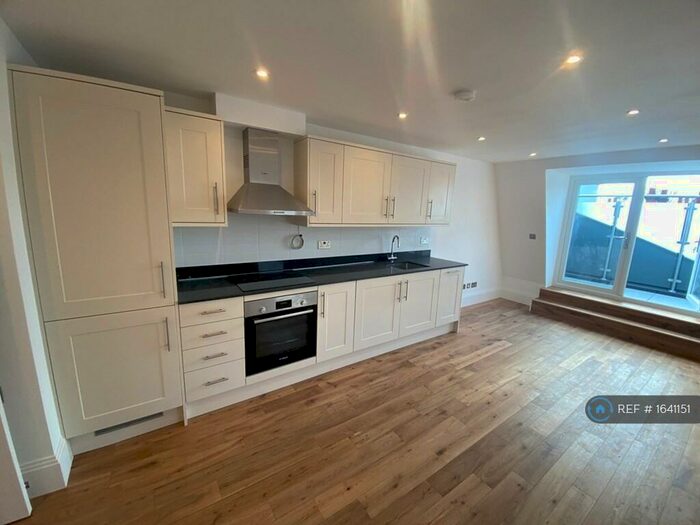 1 Bedroom Flat To Rent In Oakmead Road, London, SW12