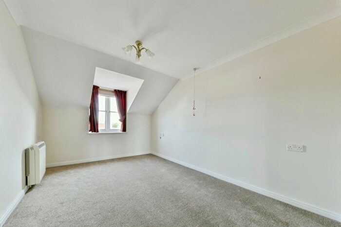 2 Bedroom Retirement Property For Sale In Paynes Park, Hitchin, SG5