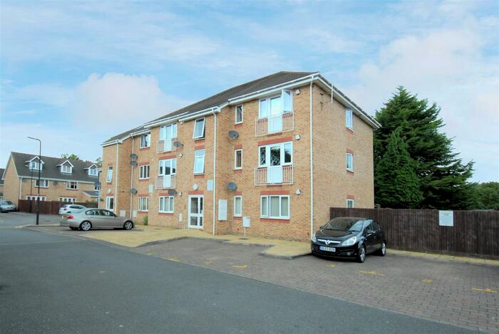 1 Bedroom Flat To Rent In Tyndale Mews, Slough, SL1