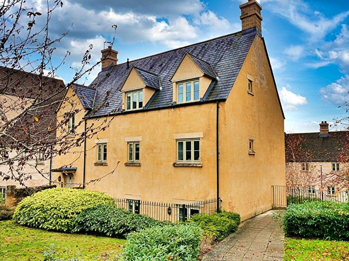 1 Bedroom Flat For Sale In Cross Close, Cirencester, Gloucestershire, GL7