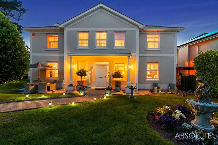 4 Bedroom Detached House For Sale In Oxlea Road, Torquay, TQ1