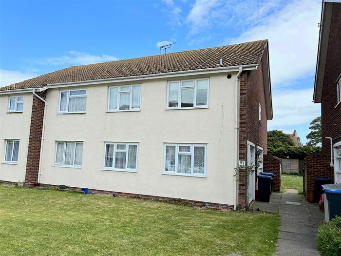 2 Bedroom Flat To Rent In Woodford Court, Birchington, CT7